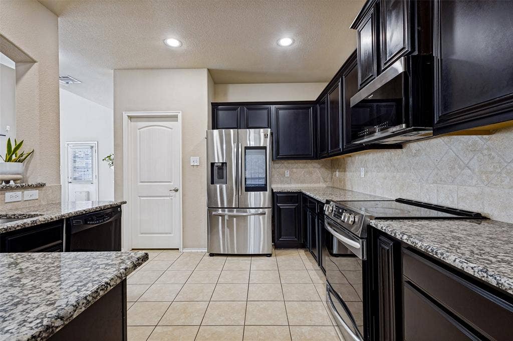 2201 Canyon Point, McKinney, TX 75071 2201 Canyon Point, McKinney, TX 75071