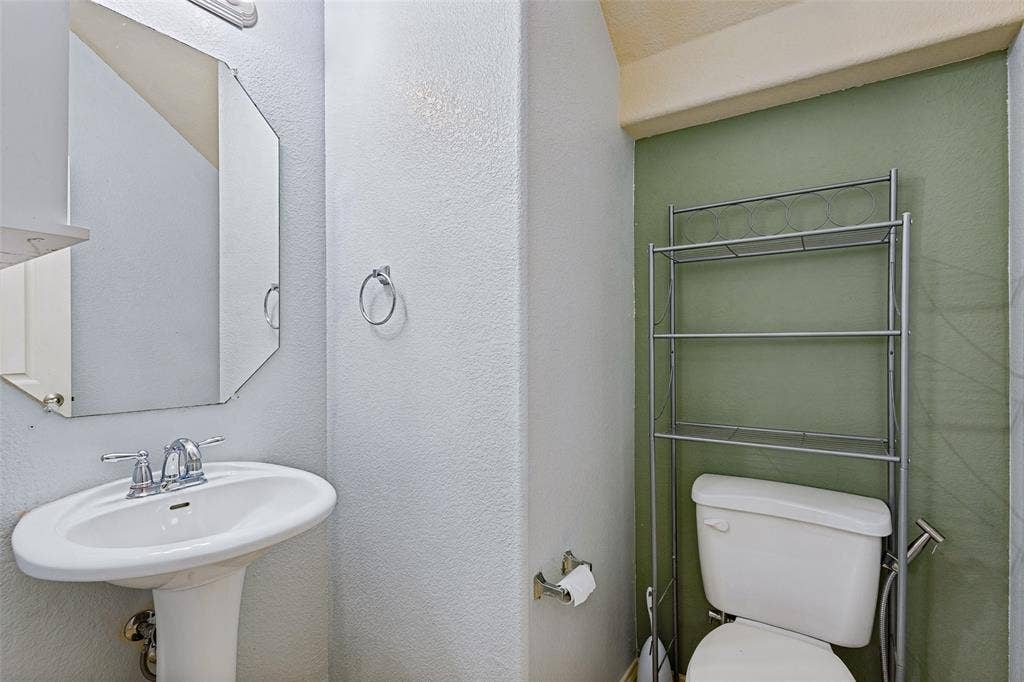 2201 Canyon Point, McKinney, TX 75071 2201 Canyon Point, McKinney, TX 75071