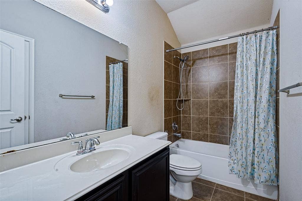 2201 Canyon Point, McKinney, TX 75071 2201 Canyon Point, McKinney, TX 75071