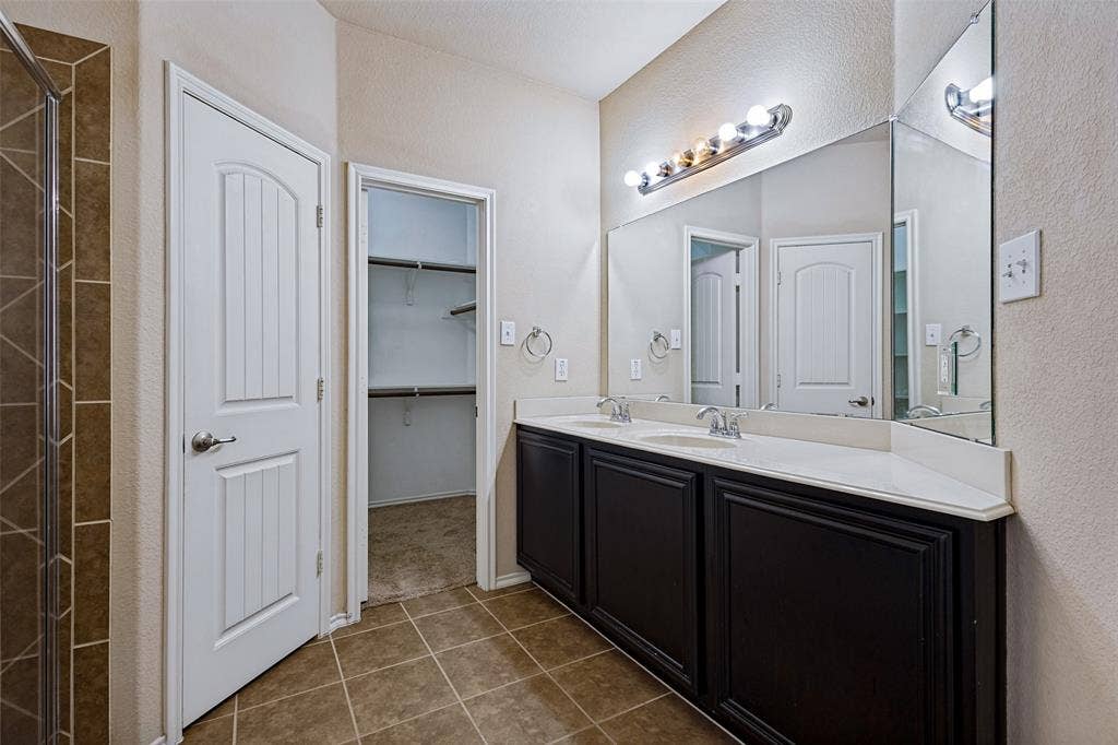 2201 Canyon Point, McKinney, TX 75071 2201 Canyon Point, McKinney, TX 75071