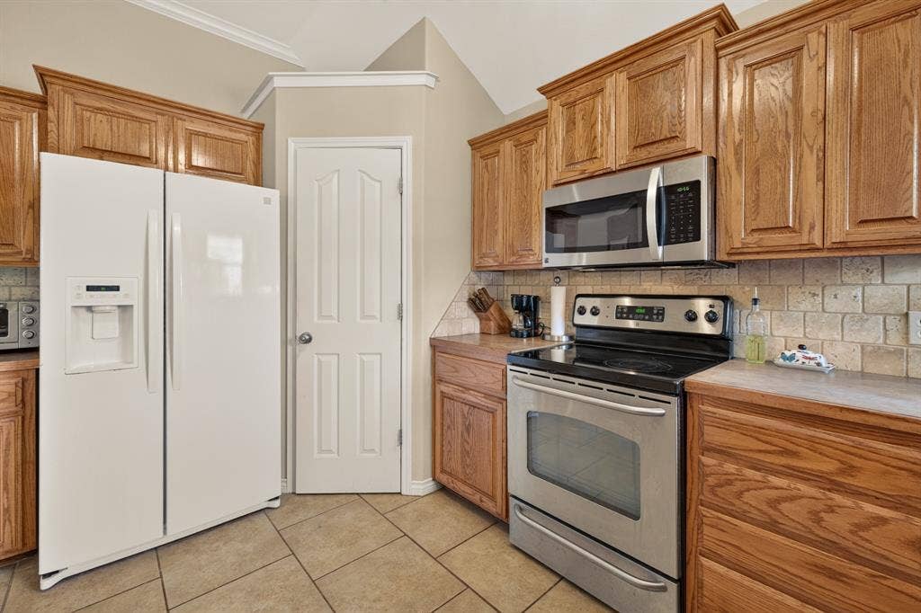 7033 Waterway Lane, Abilene, TX 79606 7033 Waterway Lane, Abilene, TX 79606