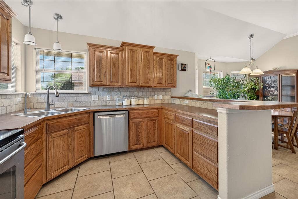 7033 Waterway Lane, Abilene, TX 79606 7033 Waterway Lane, Abilene, TX 79606