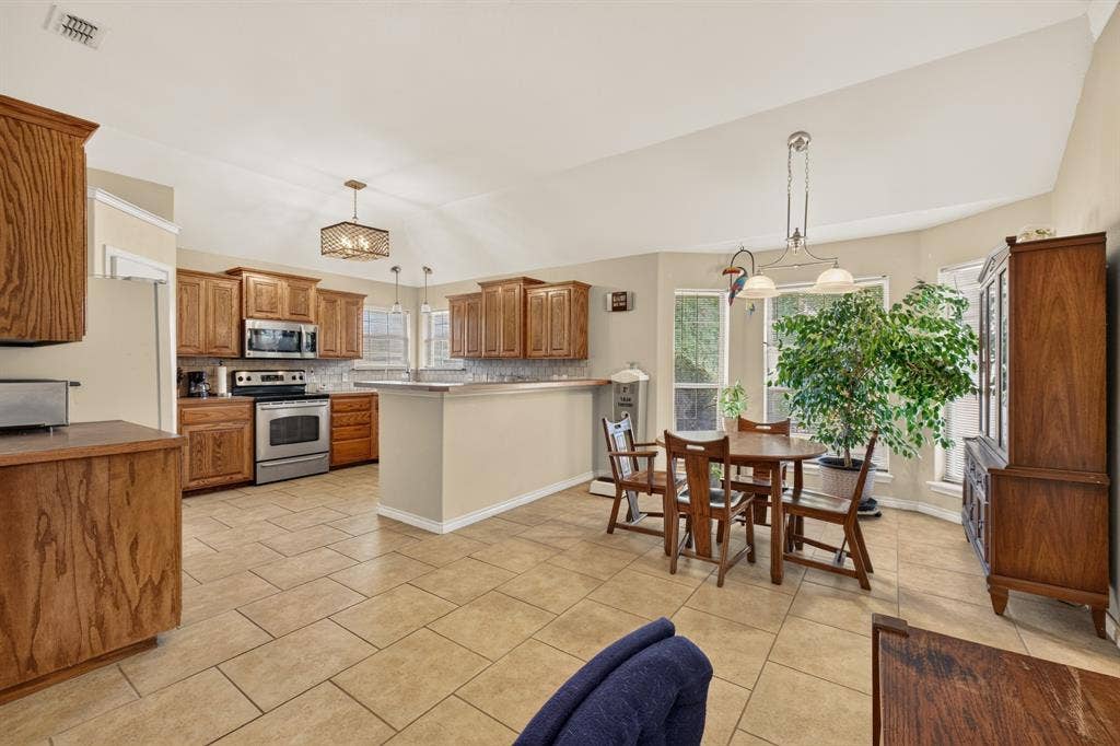 7033 Waterway Lane, Abilene, TX 79606 7033 Waterway Lane, Abilene, TX 79606