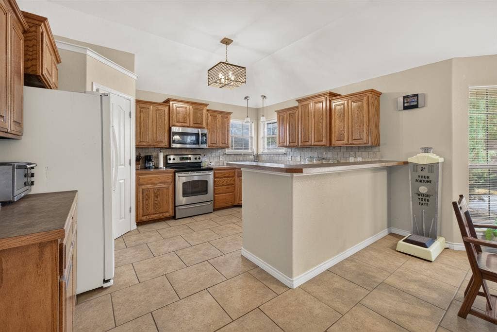 7033 Waterway Lane, Abilene, TX 79606 7033 Waterway Lane, Abilene, TX 79606
