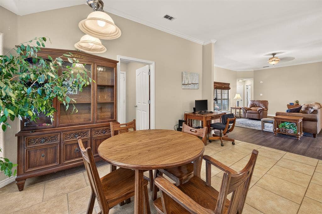 7033 Waterway Lane, Abilene, TX 79606 7033 Waterway Lane, Abilene, TX 79606