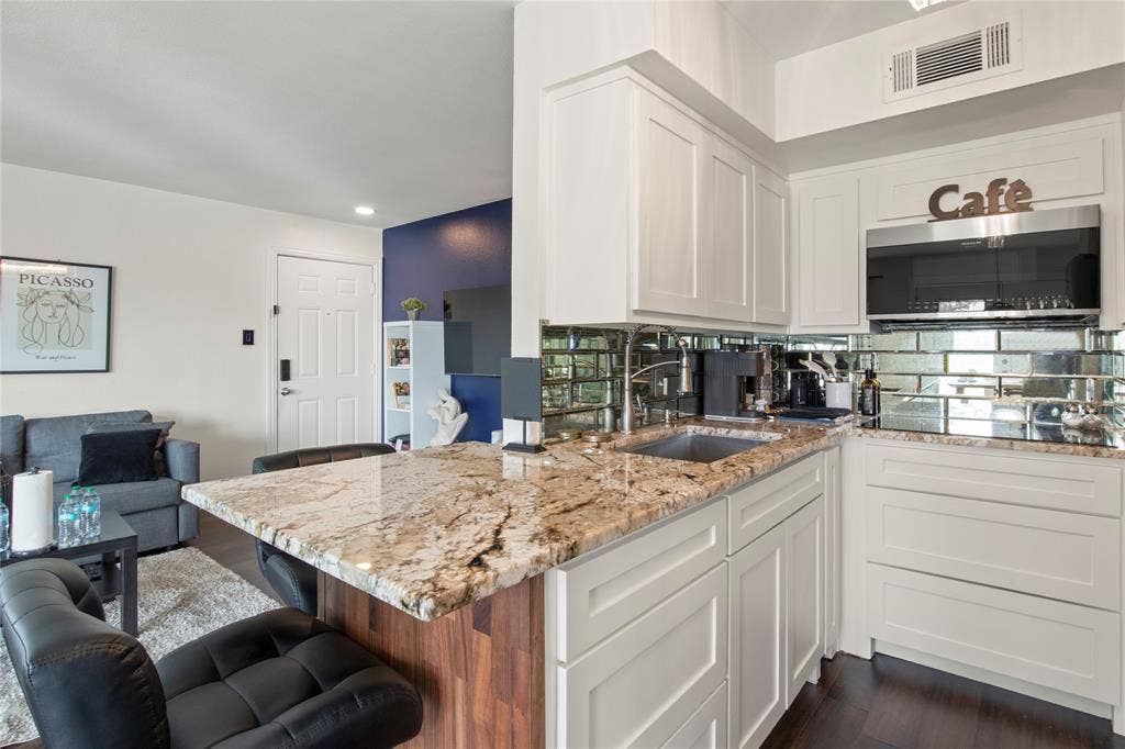 2310 Balsam Drive, #B301, Arlington, TX 76006 2310 Balsam Drive, #B301, Arlington, TX 76006