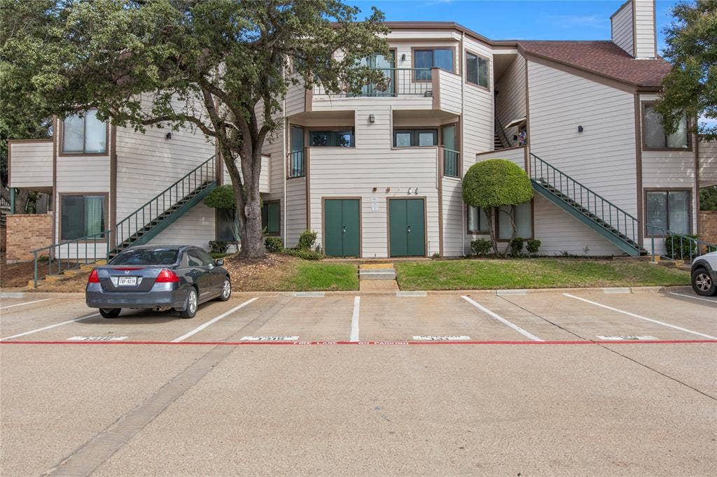2310 Balsam Drive, #B301, Arlington, TX 76006 2310 Balsam Drive, #B301, Arlington, TX 76006