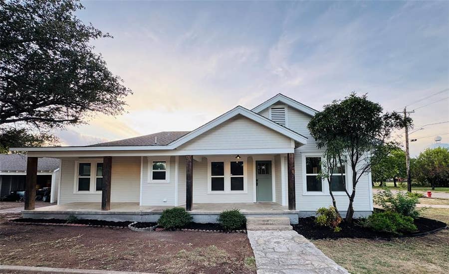 Property photo for 1100 E Coke Street, Hamilton, TX