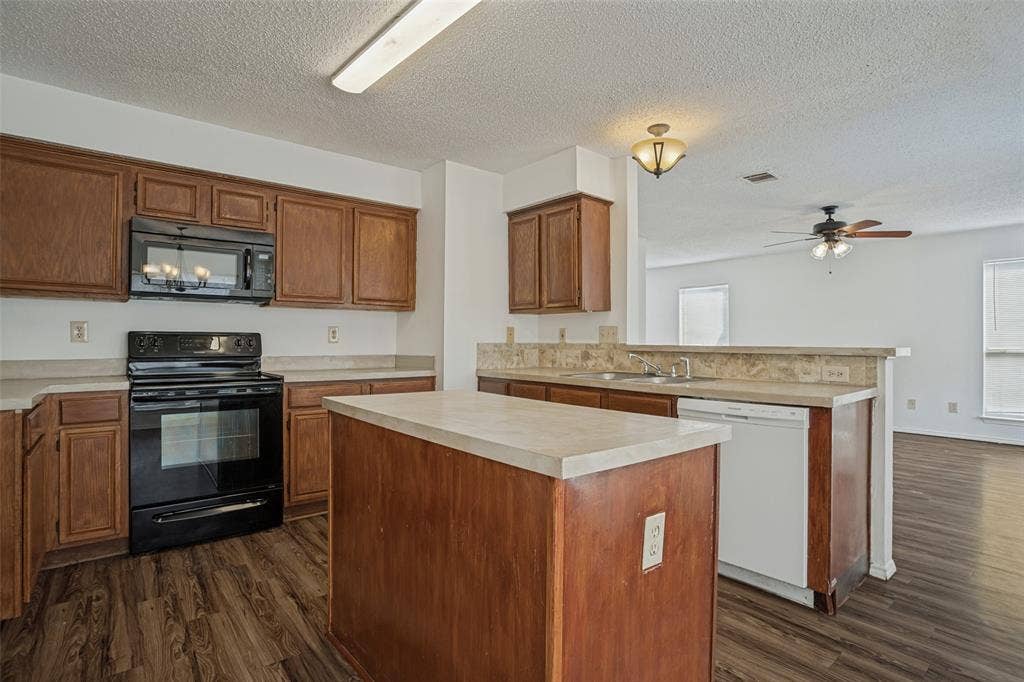 900 Sweetgum Creek, Plano, TX 75023 900 Sweetgum Creek, Plano, TX 75023