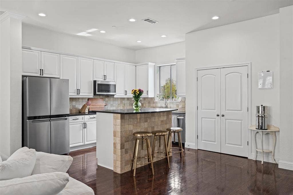 4230 Travis Street, #16, Dallas, TX 75205 4230 Travis Street, #16, Dallas, TX 75205