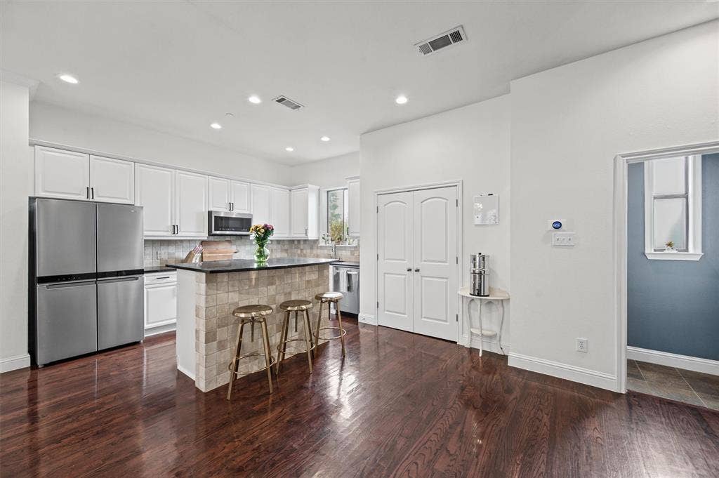 4230 Travis Street, #16, Dallas, TX 75205 4230 Travis Street, #16, Dallas, TX 75205