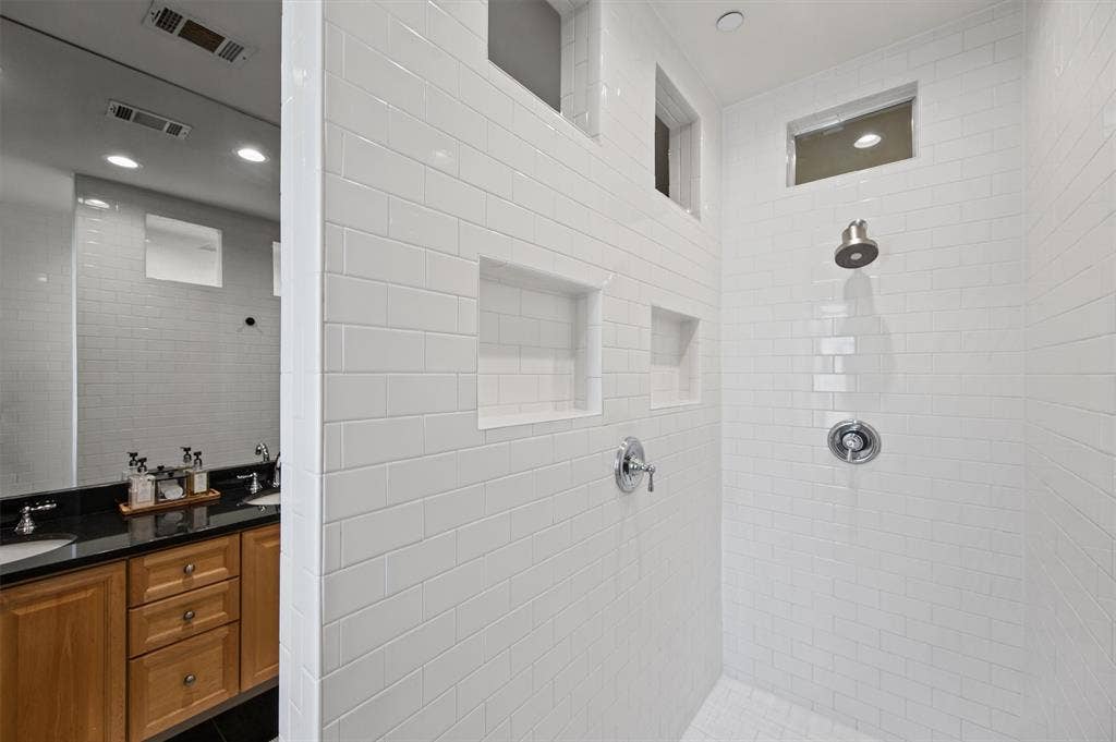 4230 Travis Street, #16, Dallas, TX 75205 4230 Travis Street, #16, Dallas, TX 75205