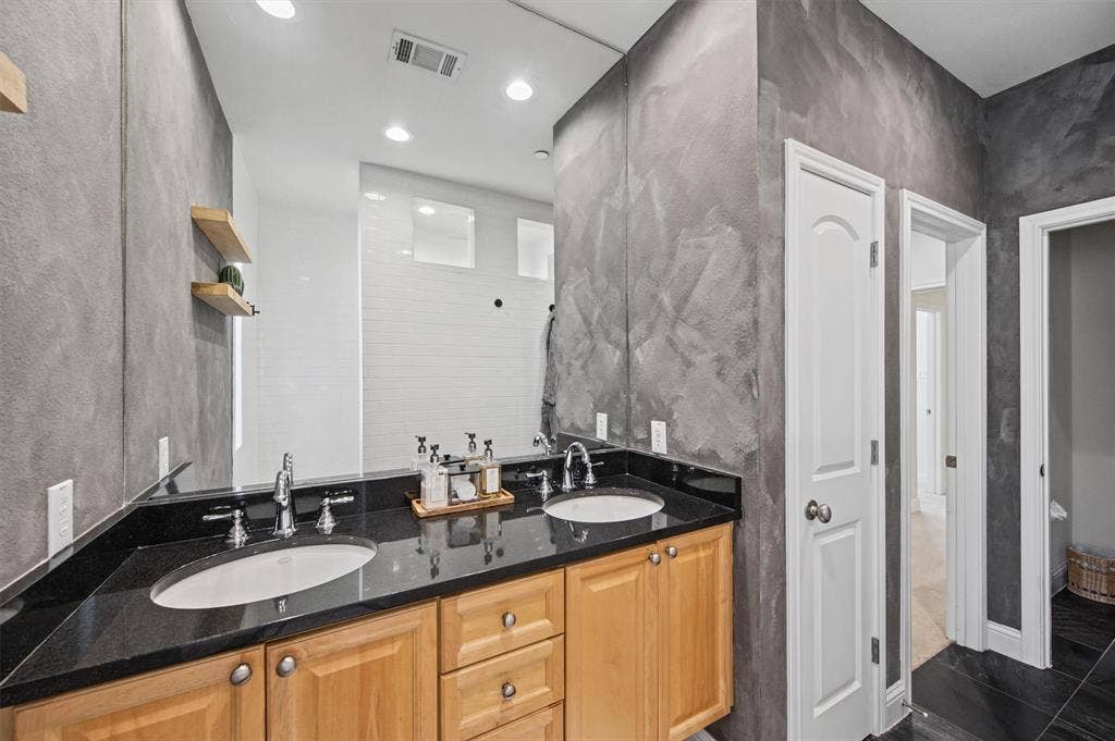 4230 Travis Street, #16, Dallas, TX 75205 4230 Travis Street, #16, Dallas, TX 75205