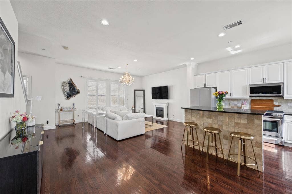 4230 Travis Street, #16, Dallas, TX 75205 4230 Travis Street, #16, Dallas, TX 75205