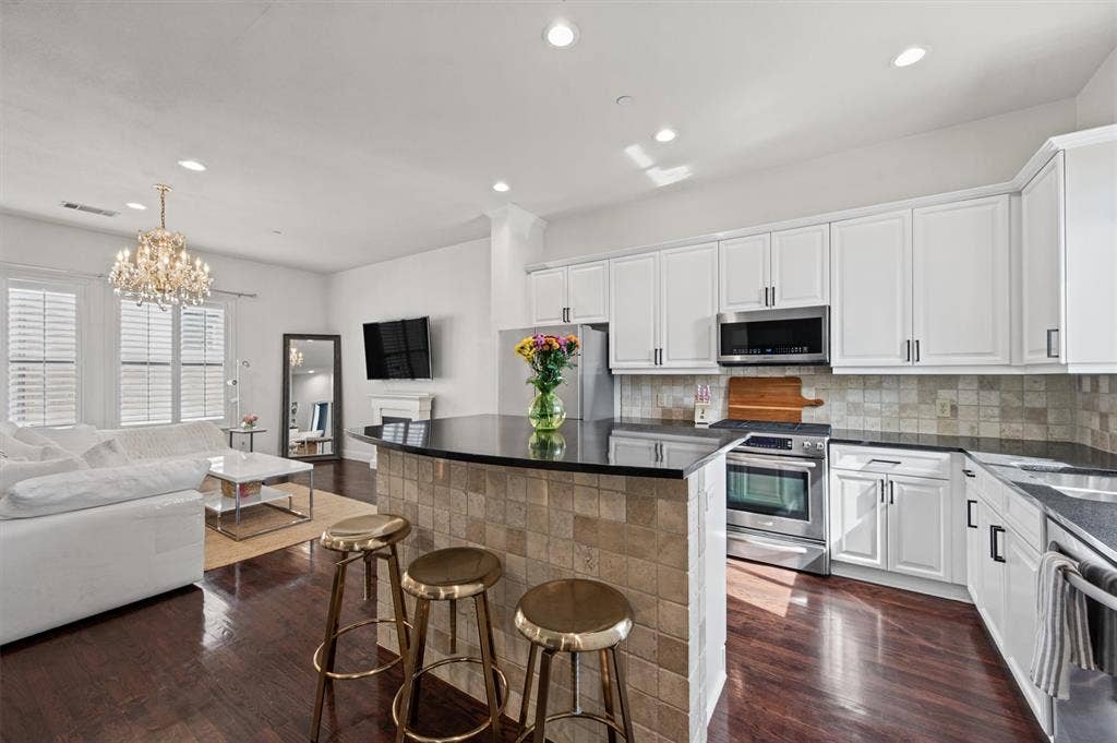 4230 Travis Street, #16, Dallas, TX 75205 4230 Travis Street, #16, Dallas, TX 75205
