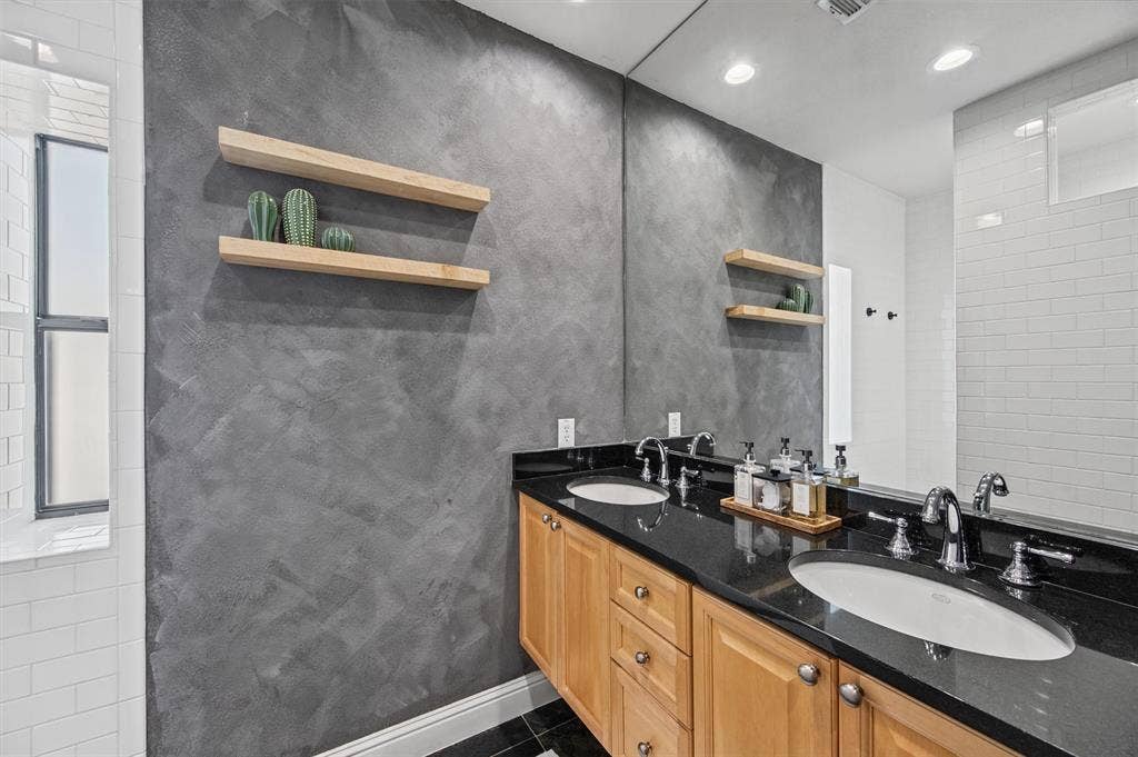 4230 Travis Street, #16, Dallas, TX 75205 4230 Travis Street, #16, Dallas, TX 75205