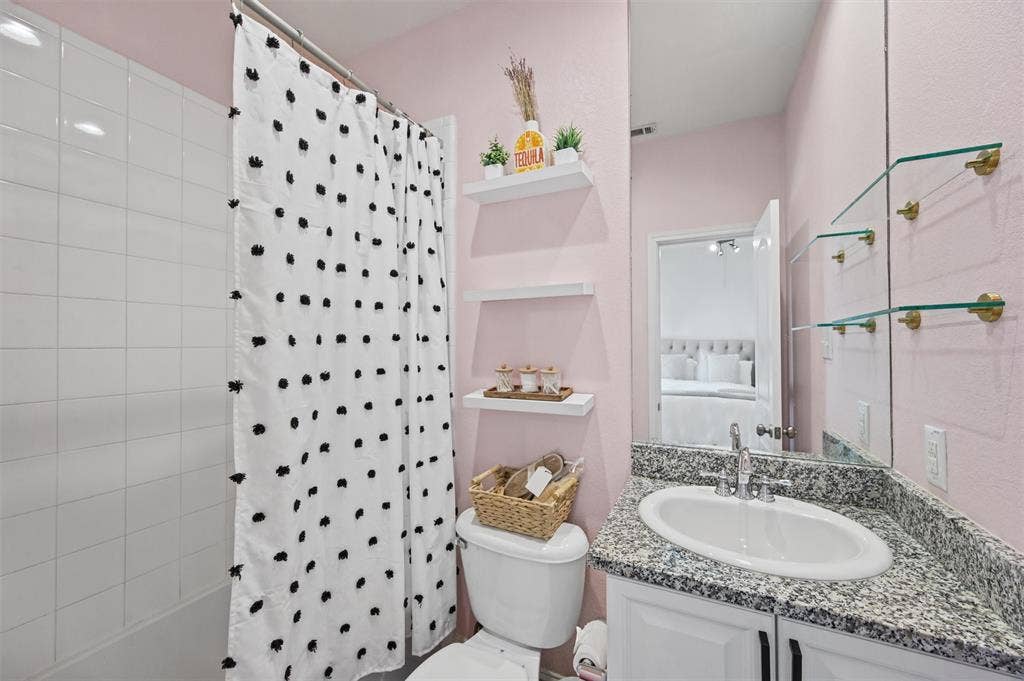 4230 Travis Street, #16, Dallas, TX 75205 4230 Travis Street, #16, Dallas, TX 75205