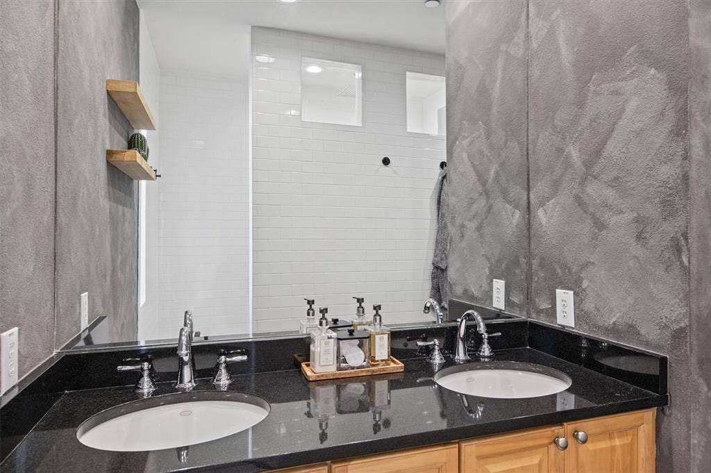 4230 Travis Street, #16, Dallas, TX 75205 4230 Travis Street, #16, Dallas, TX 75205