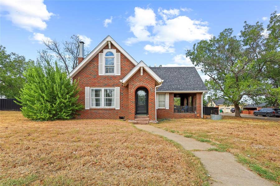 Property photo for 1100 W Walnut Street, Coleman, TX