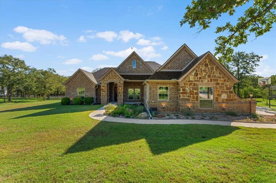 Property photo for 730 County Road 3355, Paradise, TX