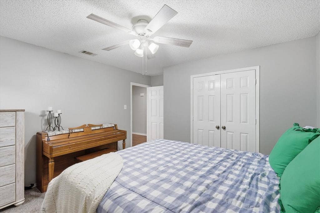 6025 Kimberly Court, Haltom City, TX 76137 6025 Kimberly Court, Haltom City, TX 76137