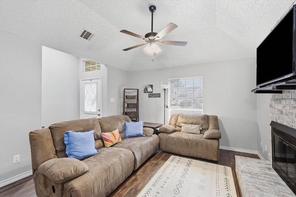 6025 Kimberly Court, Haltom City, TX 76137 6025 Kimberly Court, Haltom City, TX 76137