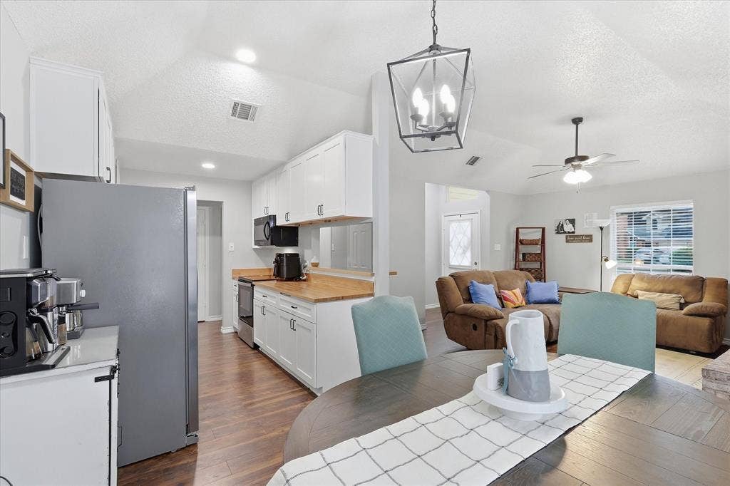 6025 Kimberly Court, Haltom City, TX 76137 6025 Kimberly Court, Haltom City, TX 76137