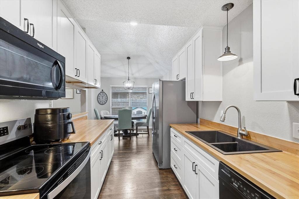 6025 Kimberly Court, Haltom City, TX 76137 6025 Kimberly Court, Haltom City, TX 76137