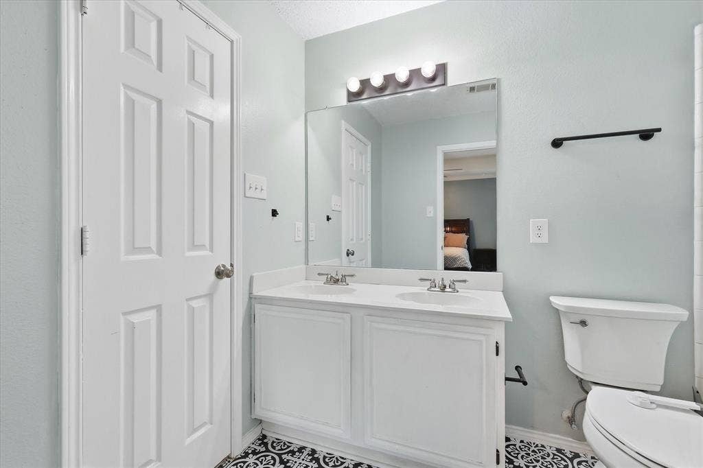 6025 Kimberly Court, Haltom City, TX 76137 6025 Kimberly Court, Haltom City, TX 76137