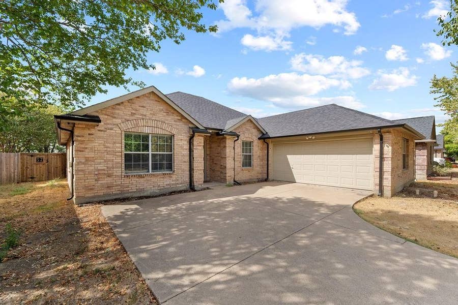 Property photo for 115 Autumn Trail, Red Oak, TX