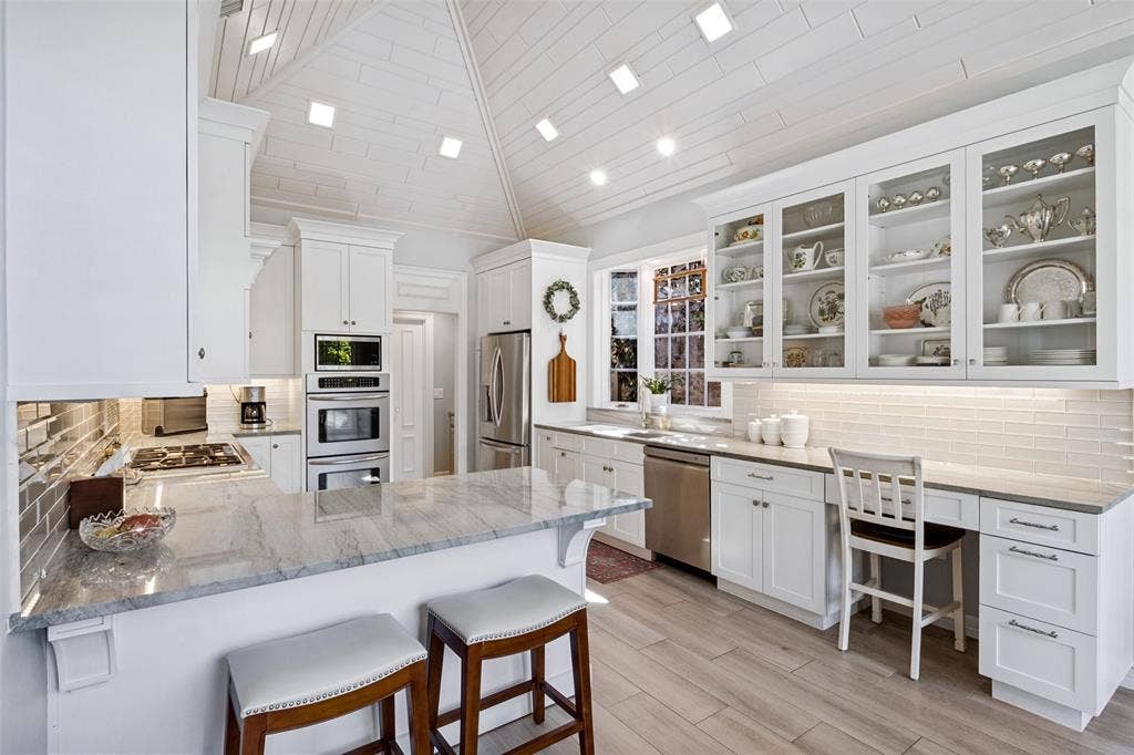 12131 Vendome Place, Dallas, TX 75230 12131 Vendome Place, Dallas, TX 75230