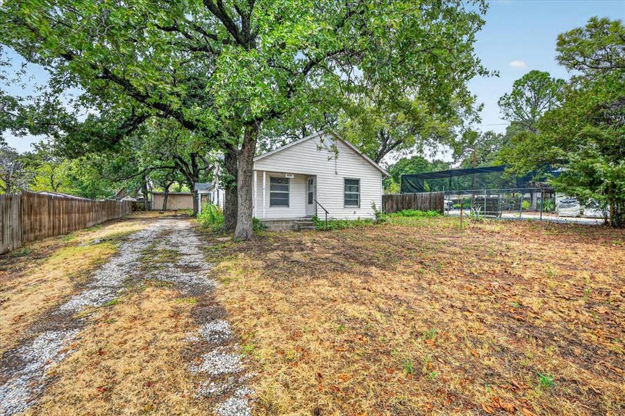 Property photo for 3009 Caddo Trail, Lake Worth, TX