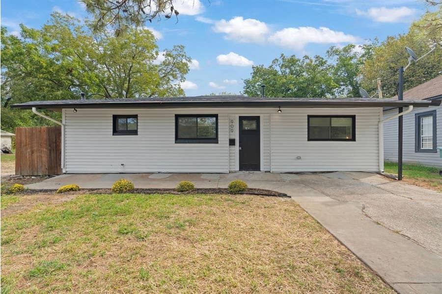 Property photo for 909 S Throckmorton Street, Sherman, TX