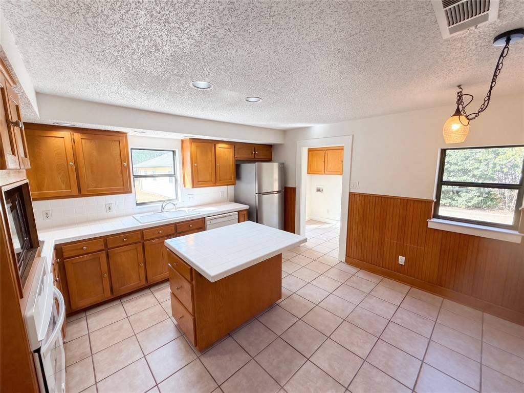 5609 Baylor Avenue, River Oaks, TX 76114 5609 Baylor Avenue, River Oaks, TX 76114