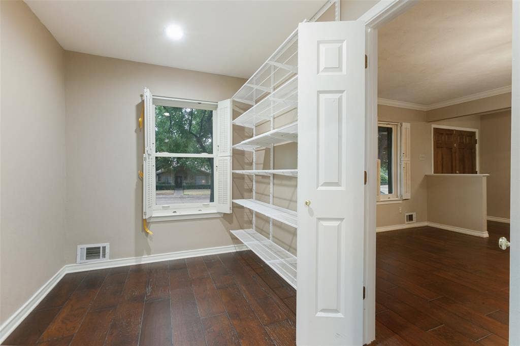 9433 Meadowknoll Drive, Dallas, TX 75243 9433 Meadowknoll Drive, Dallas, TX 75243