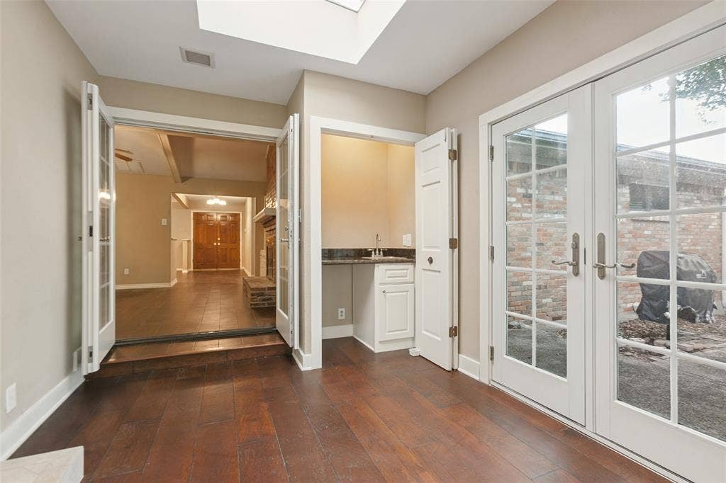 9433 Meadowknoll Drive, Dallas, TX 75243 9433 Meadowknoll Drive, Dallas, TX 75243