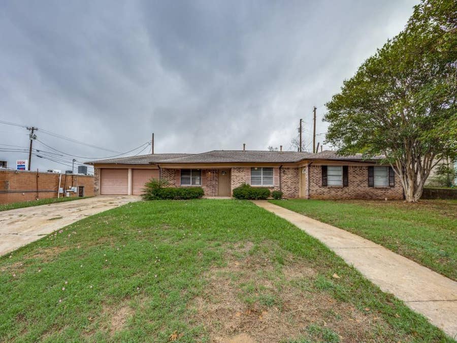 Property photo for 1706 S Travis Avenue, Denison, TX