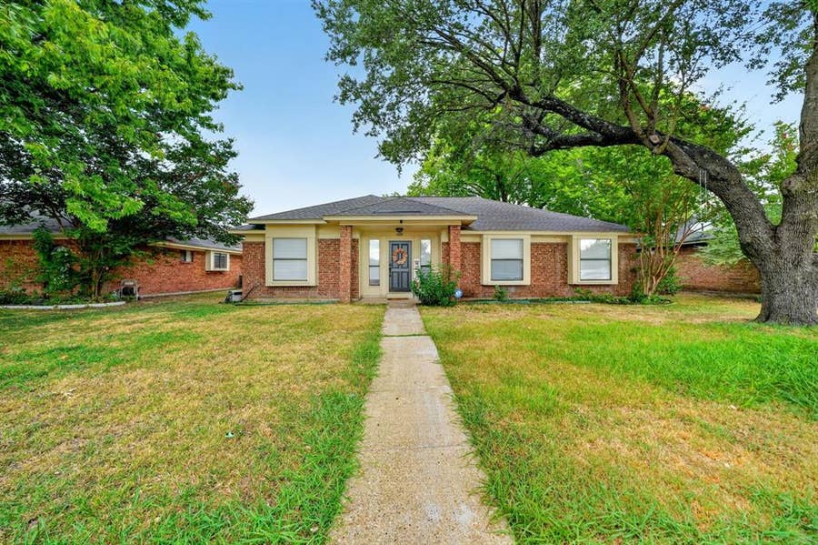 Property photo for 2601 Kimberly Drive, Garland, TX