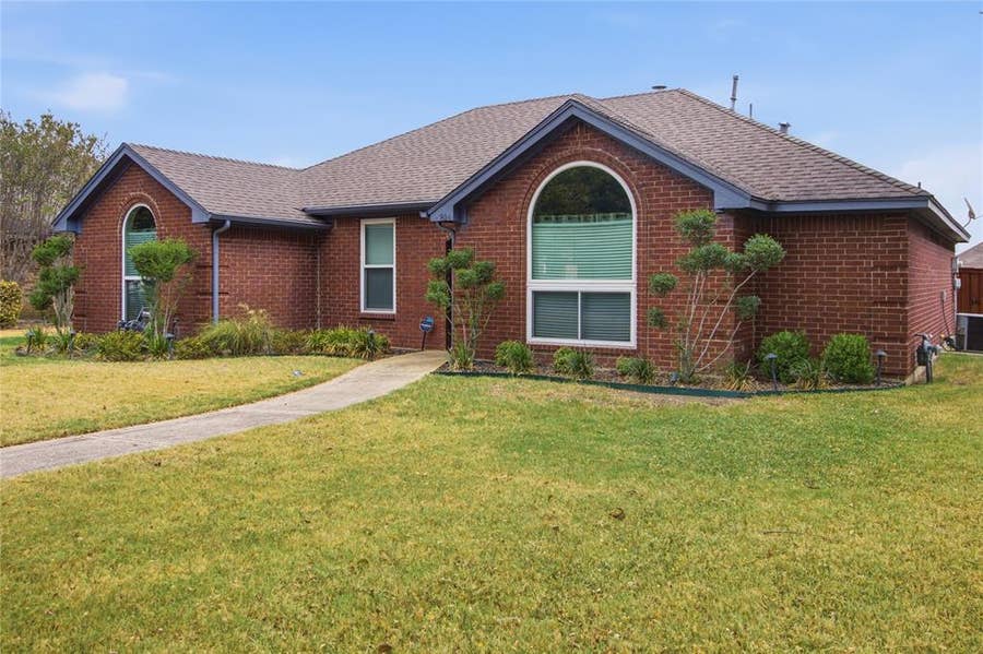 Property photo for 814 Rawlins Drive, Lancaster, TX