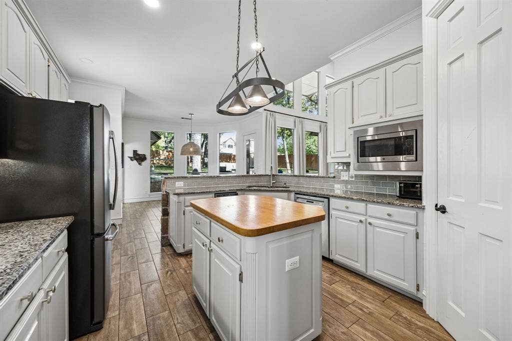 2865 Woodhollow Drive, Highland Village, TX 75077 2865 Woodhollow Drive, Highland Village, TX 75077