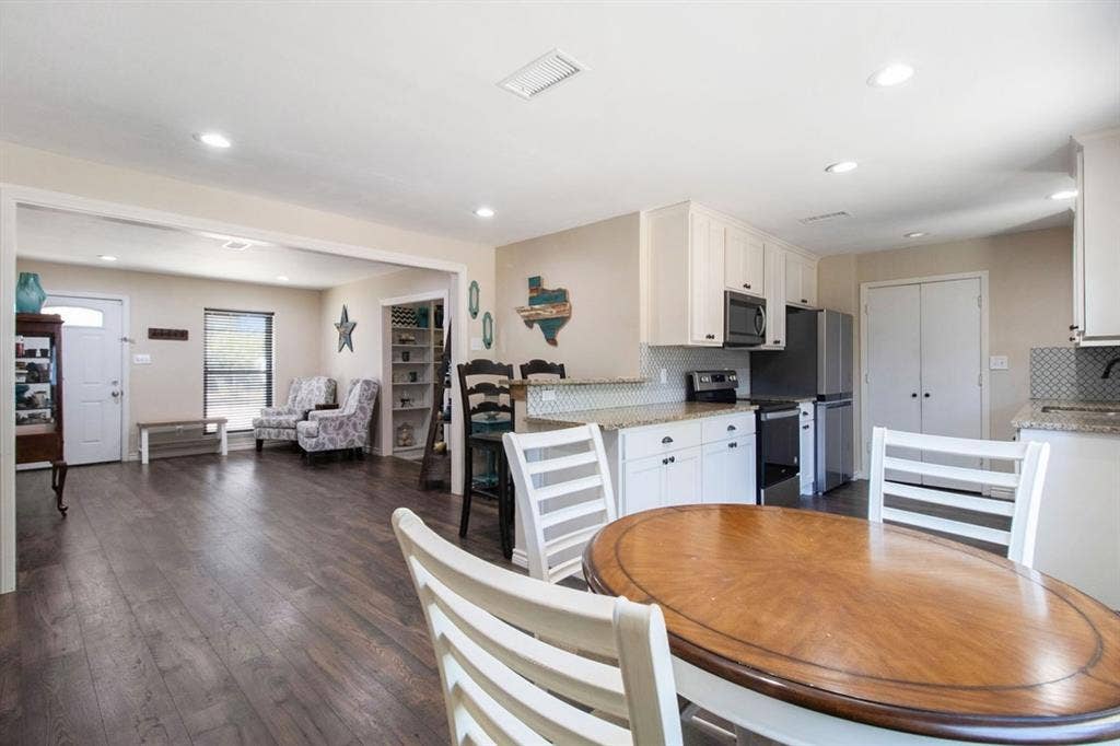 4026 Salem Drive, Garland, TX 75043 4026 Salem Drive, Garland, TX 75043