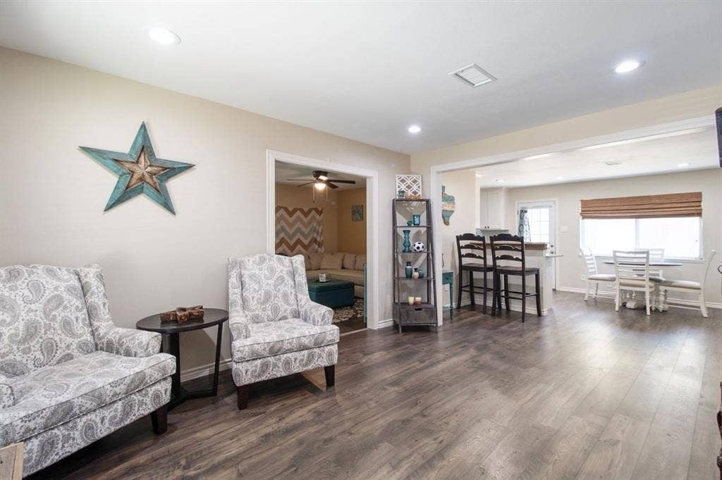 4026 Salem Drive, Garland, TX 75043 4026 Salem Drive, Garland, TX 75043