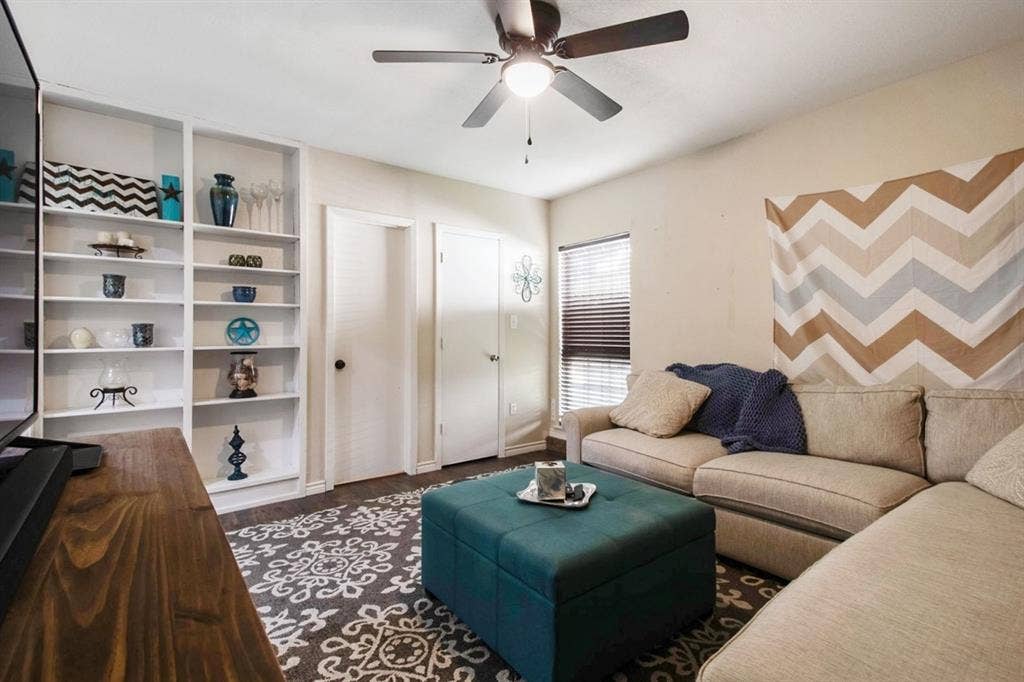 4026 Salem Drive, Garland, TX 75043 Flexible, spacious room with closet and full bath. Currently used as a second living space.