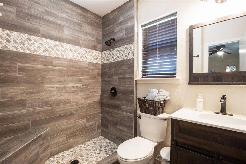 4026 Salem Drive, Garland, TX 75043 Updated full bath ensuite in bonus room.