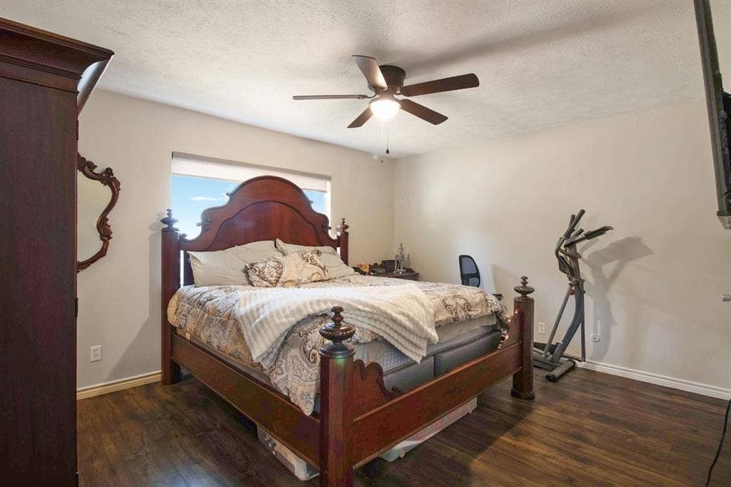 4026 Salem Drive, Garland, TX 75043 Primary bedroom