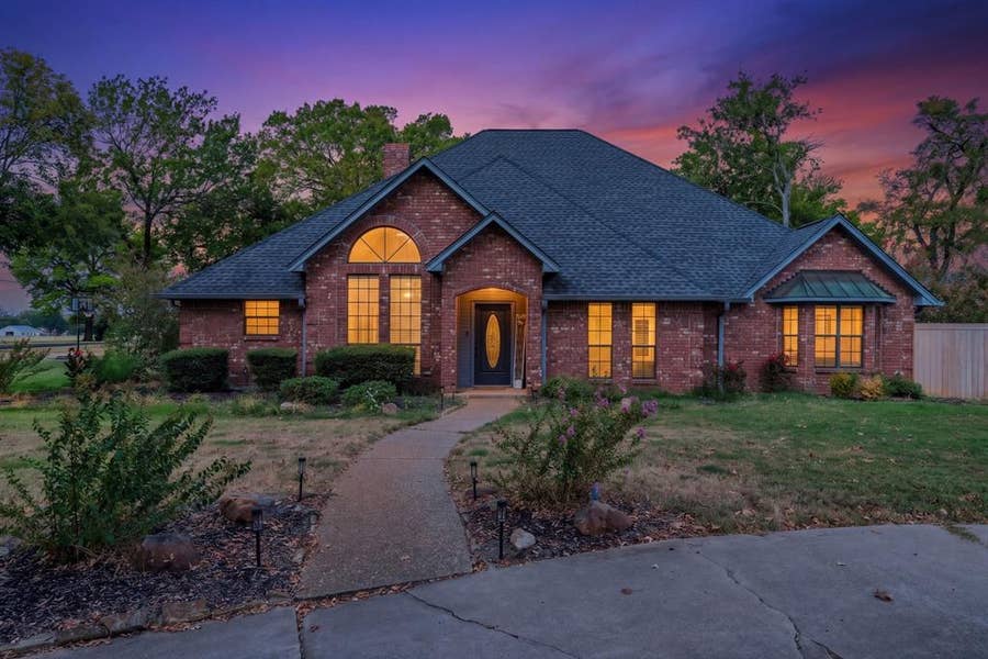 Property photo for 101 Briarwood Street, Sulphur Springs, TX