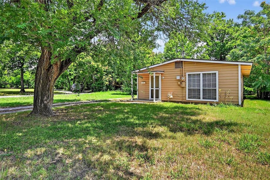 Property photo for 401 S Contemporary Drive, Sherman, TX