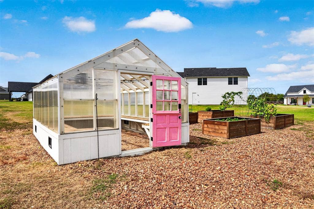 804 Republic Row, Nevada, TX 75173