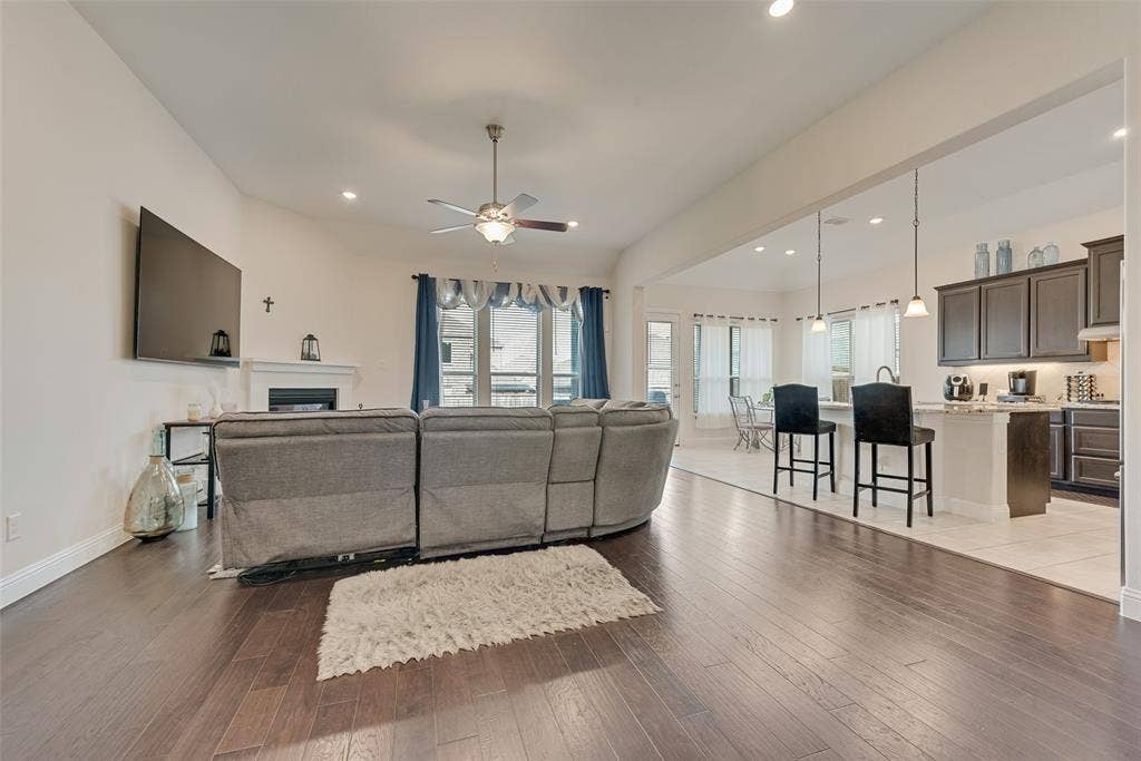 2610 Fawn Valley Avenue, Midlothian, TX 76065 2610 Fawn Valley Avenue, Midlothian, TX 76065