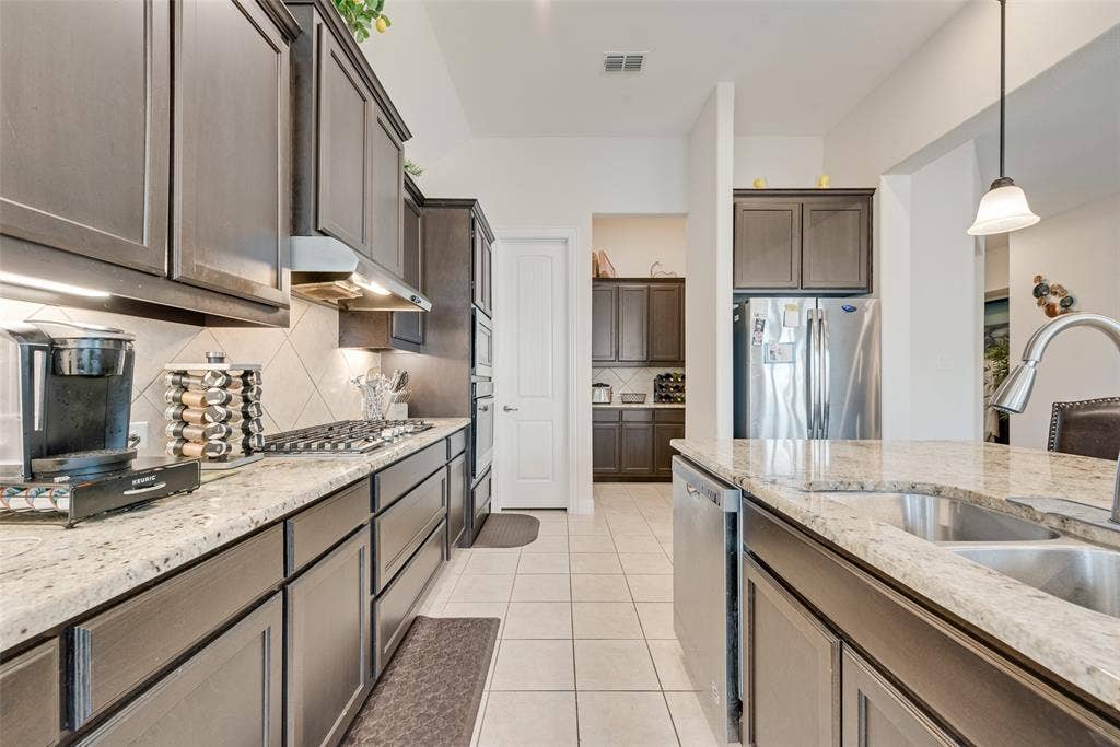 2610 Fawn Valley Avenue, Midlothian, TX 76065 2610 Fawn Valley Avenue, Midlothian, TX 76065